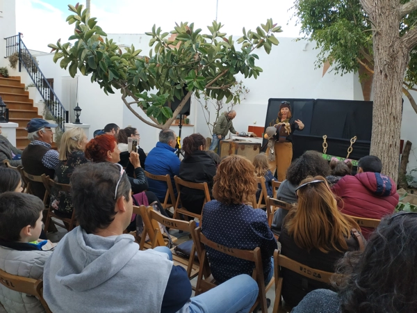 Espectáculo en el Festival Art als Patis Espectáculo en el Festival Art als Patis, Poble Nou del Delta. 2018-2019